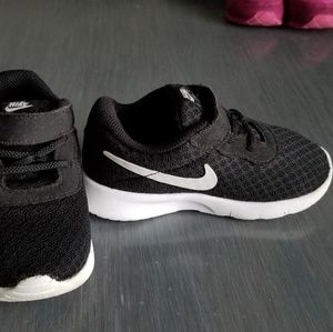 Nike girls tennis shoes